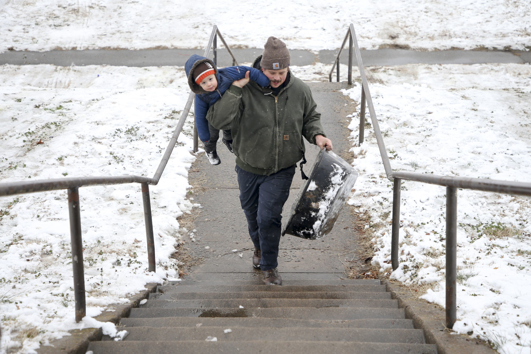 Snow falls on Tulsa area, northeast Oklahoma